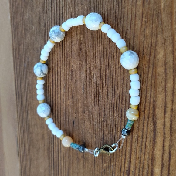 Men's White Howlite 8 inch Beaded Bracelet, Handmade Men's Bracelet - Picture 7 of 7